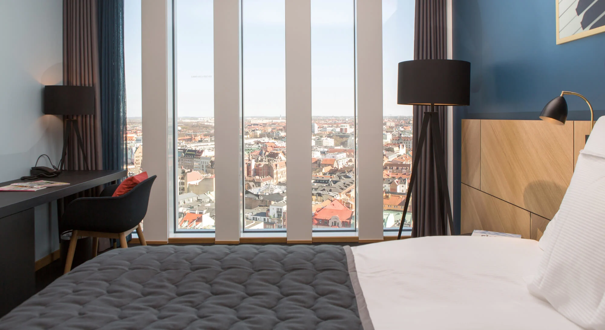 Clarion_Hotel_Malmö_Live_-_Standard_Double_-_bed_and_window__original